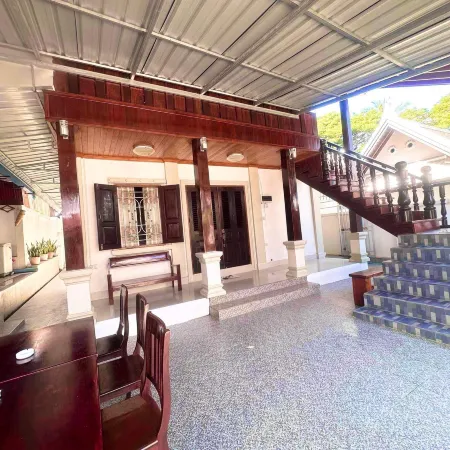 Xuan Keo Place House 2 Отели рядом с достопримечательностью «Ват Чом Пхет»