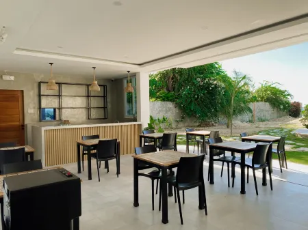 Avila's Horizon Dive Resort Santander Отели рядом с достопримечательностью «건우Gunwoo Dive Resort»