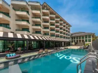 Solis Beach Hotel Rajamangala Hoteles cerca de Playa de Chalatat