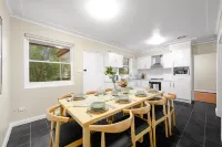 Bexley 5Br/10ppl/train/shopping/pool/parking
