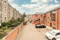 Unique 1 Bed house with Private Parking