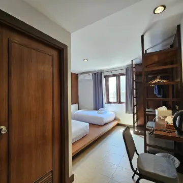 Anda See House Hotels near Klong Muang Beach