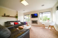 Ohana Tekapo Vista - 3BR, Hot Tub & Stunning Views