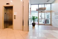 Dynasty Hotel and Suites New York LaGuardia Hotel - С тренажерным залом