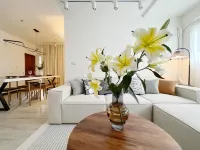 Da'an Forest Park | Entire 2BR+Study Apartment with Kitchen & Balcony - Condos