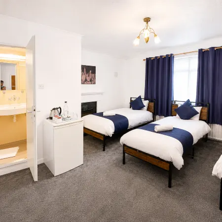High Trees Guest House Gatwick & Airport Parking