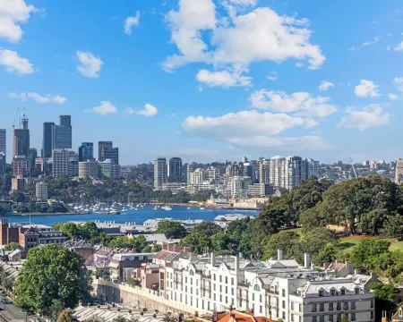 CBD Luxury| 1BR Harbour Views & Premier Facilities Hotels in Barangaroo