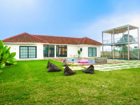 Theolive Arrea - Spacious Private Pool and Backyard 住宿飯店