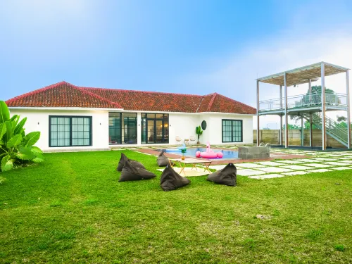 Theolive Arrea - Spacious Private Pool and Backyard Hotels in Cijeruk