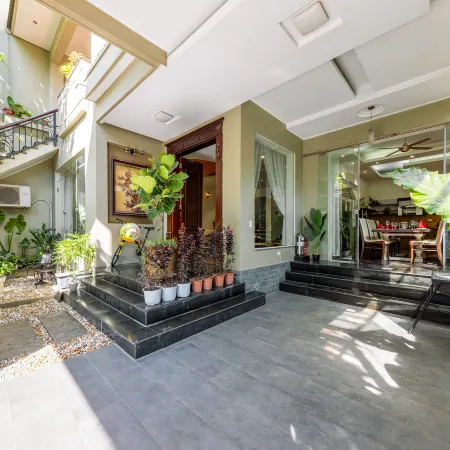 1000m2 Private Villa 32 An Duong Tay Ho