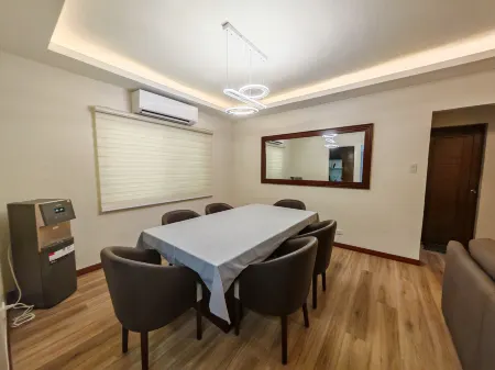 J&D Rest House Tagaytay City Отели в г. Talisay