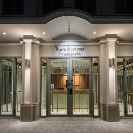 TUAN Hotel Bangkok near Wat Arun Отели рядом с достопримечательностью «Храм Ват-Пхо»
