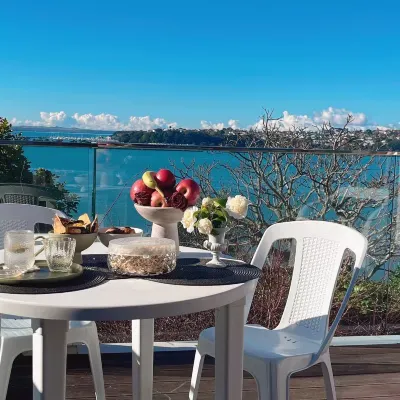 Seaside Home in Parnell โรงแรมใกล้พาเนล