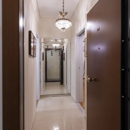 Retro Pop Classic 2 bed Luxury Hop to Acropolis