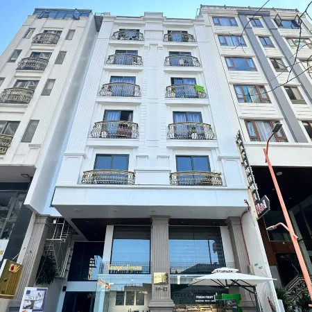 Emily Beach Hotel & Apartment Отели рядом с достопримечательностью «Marble Moutain»