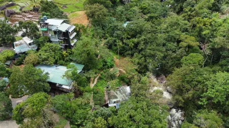 The Glenrock Wellness Nature Resort Отели рядом с достопримечательностью «Sivali Central College Playground»