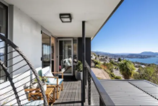 Nicolas Escape panoramic views luxury and space