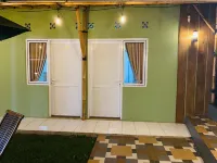 Zultanz Family Room Halimun Hotel di Caringin
