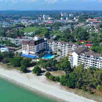 18pax GFloor 4R4B Dual-Key DOORSTEP PRIVATE BEACH, WATERSPORT, POOL, BBQ SET, WIFI Hotel Exterior