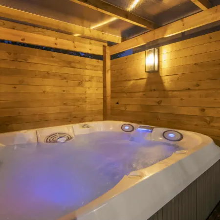 Private Hot Tub - Zen & Bubbles