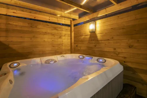 Private Hot Tub - Zen & Bubbles - جديد