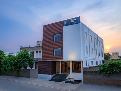 HOTEL TEN SQUARE - 5 Minutes from The Taj Mahal