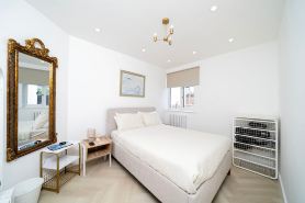 Garden Flat Sleeps 6 - Free Parking | BeeMyGuest