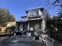 Modern house near UBC Hotels near شاطئ جيريتشو