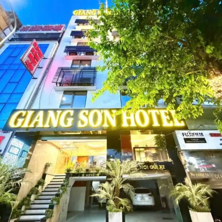 Giang Son Hanoi Hotel Отели рядом с достопримечательностью «Перекресток Со»