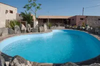 Canary House with Heated Pool,  26 Degrees - 빌라