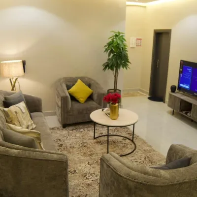 CasAura | Apt #2 King & 2 single Beds Hotels near Madinah Station