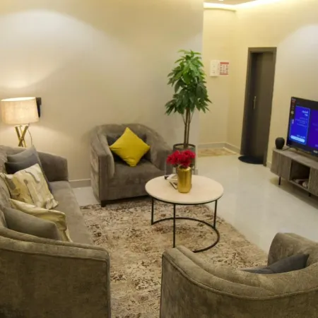 CasAura | Apt #2 King & 2 single Beds