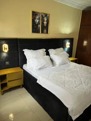 Deluxe Decor & Elegance with Balcony - balcón
