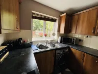 4BR 2BA+2WC | WiFi | Driveway | 7 Beds | Bolton - parking