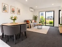 Stylish 2 bedroom Townhome in CBD - Parking