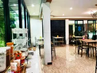 Three Bridges Hotel - breakfast