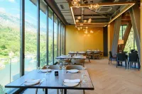 Hotel Uji Ftohte Hotels in Tepelenë District