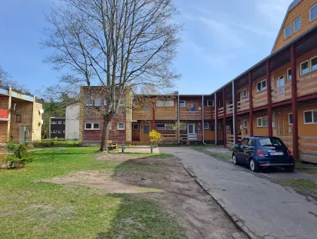 Cozy apartment - 100m beach, AC, workstation, balcony, backyard, yoga mat