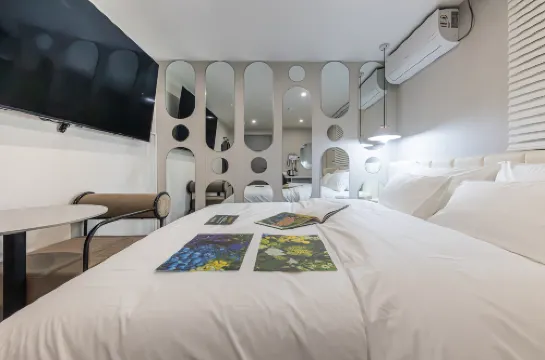 熱爾洛九里酒店