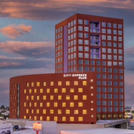 City Express Plus by Marriott San Luis Potosí Отели рядом с достопримечательностью «Парк Тангаманга»