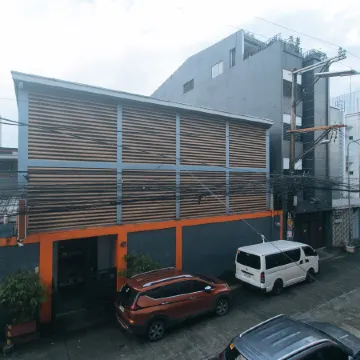 Metro Deluxe Residences near World Trade Center
