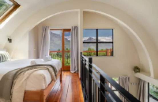 Arc House | 5min to Town • Spacious Loft House