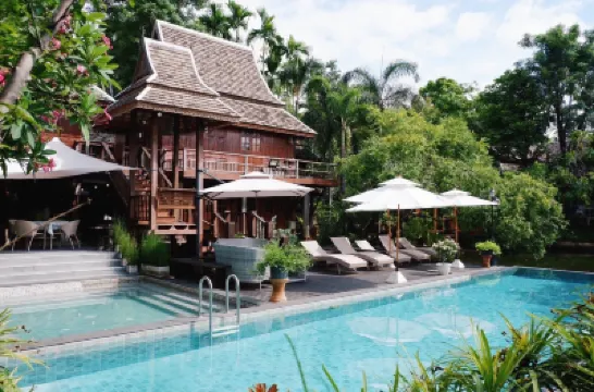 Baansuwanburi Hotels near Mae Jo University