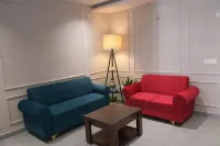 Modern Cozy 1BHK Studio, King Bed & Kitchenette