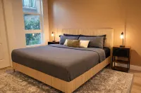 Sunny Getaway 10 Min to Disneyland with Pool & GYM