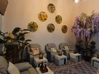 SARAN Inn & Spa Hotels near Kho Hong