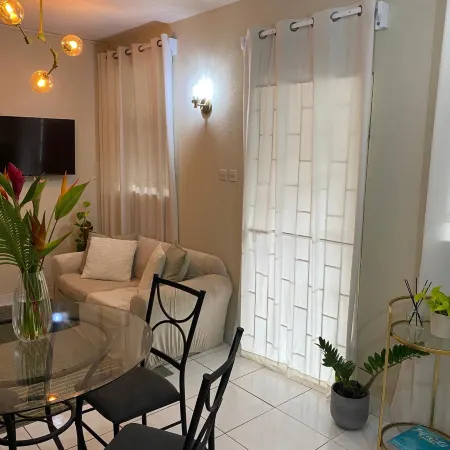 Comfy, Spacious Apartment near the beach
