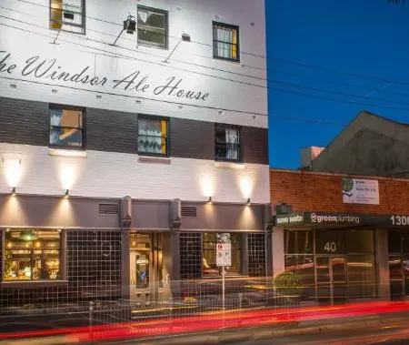 Pint on Punt Backpackers