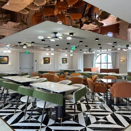 Lavia Hotel
