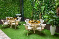 Sato hotel - Parkering